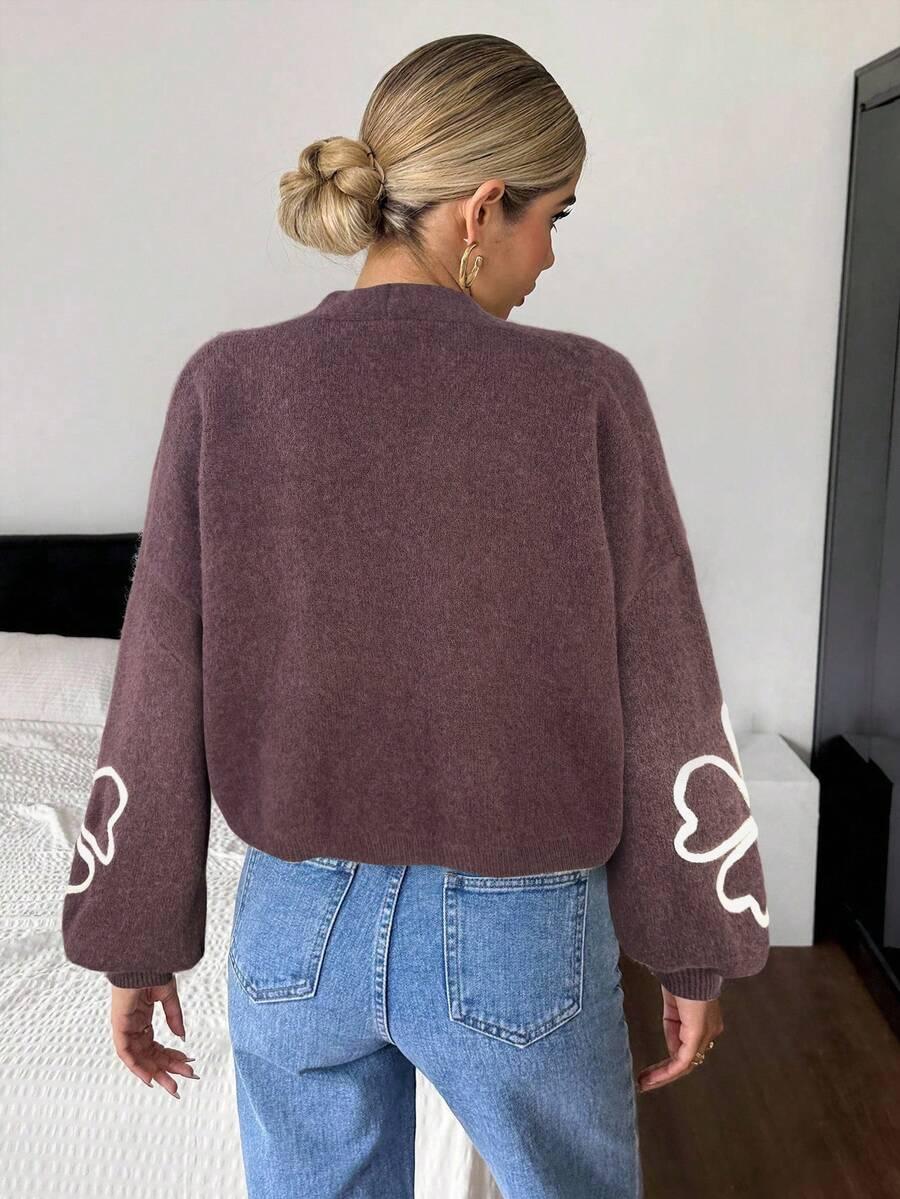 brązowy sweter kwiaty