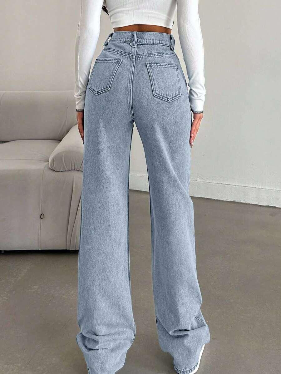 niebieskie spodnie jeans
