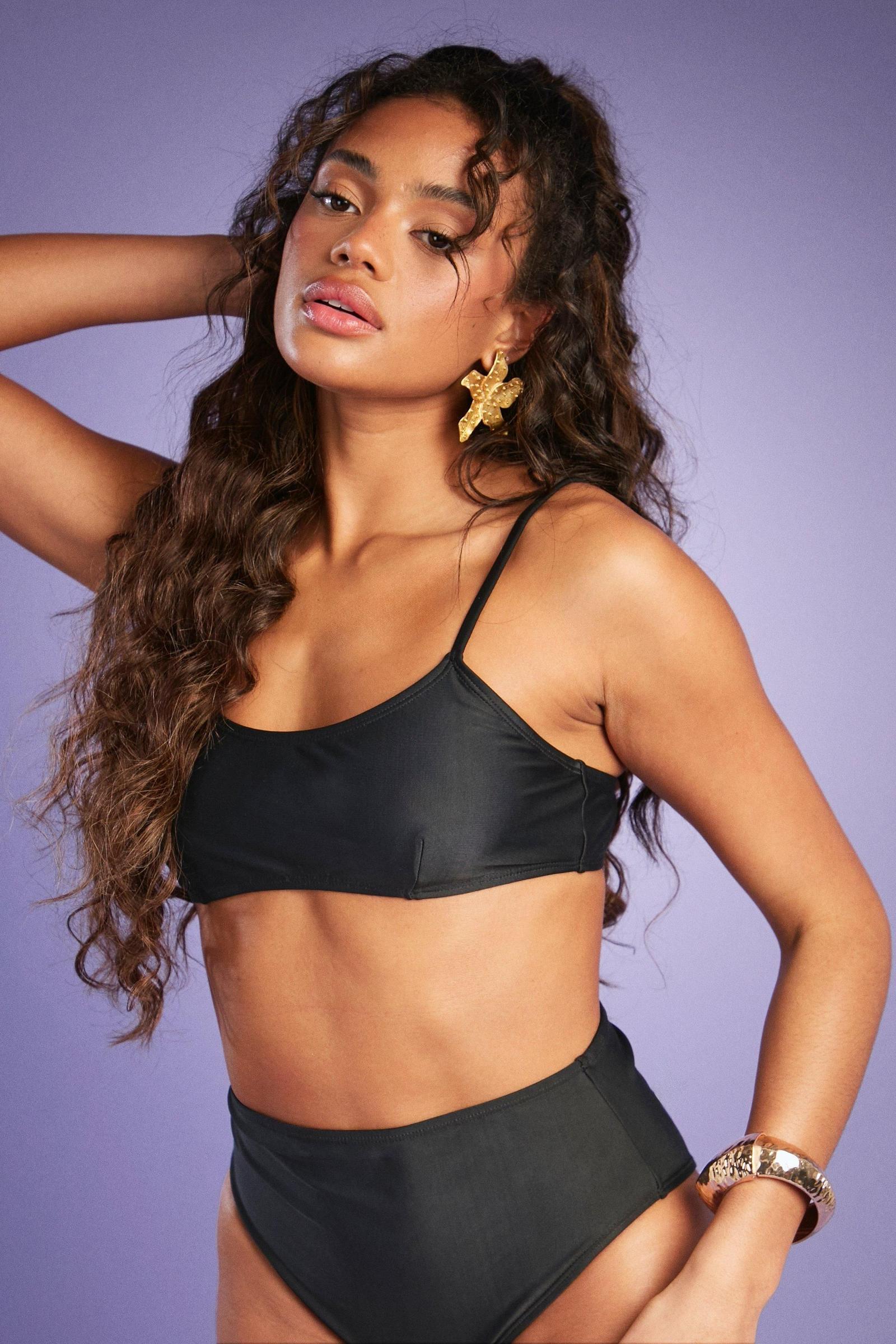 pomarańczowa góra od bikini