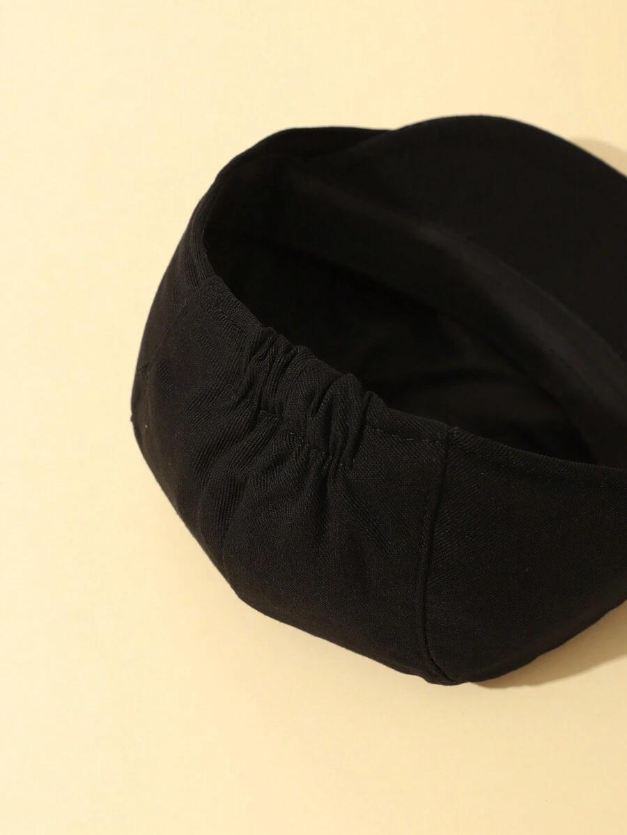 czarna czapka beret