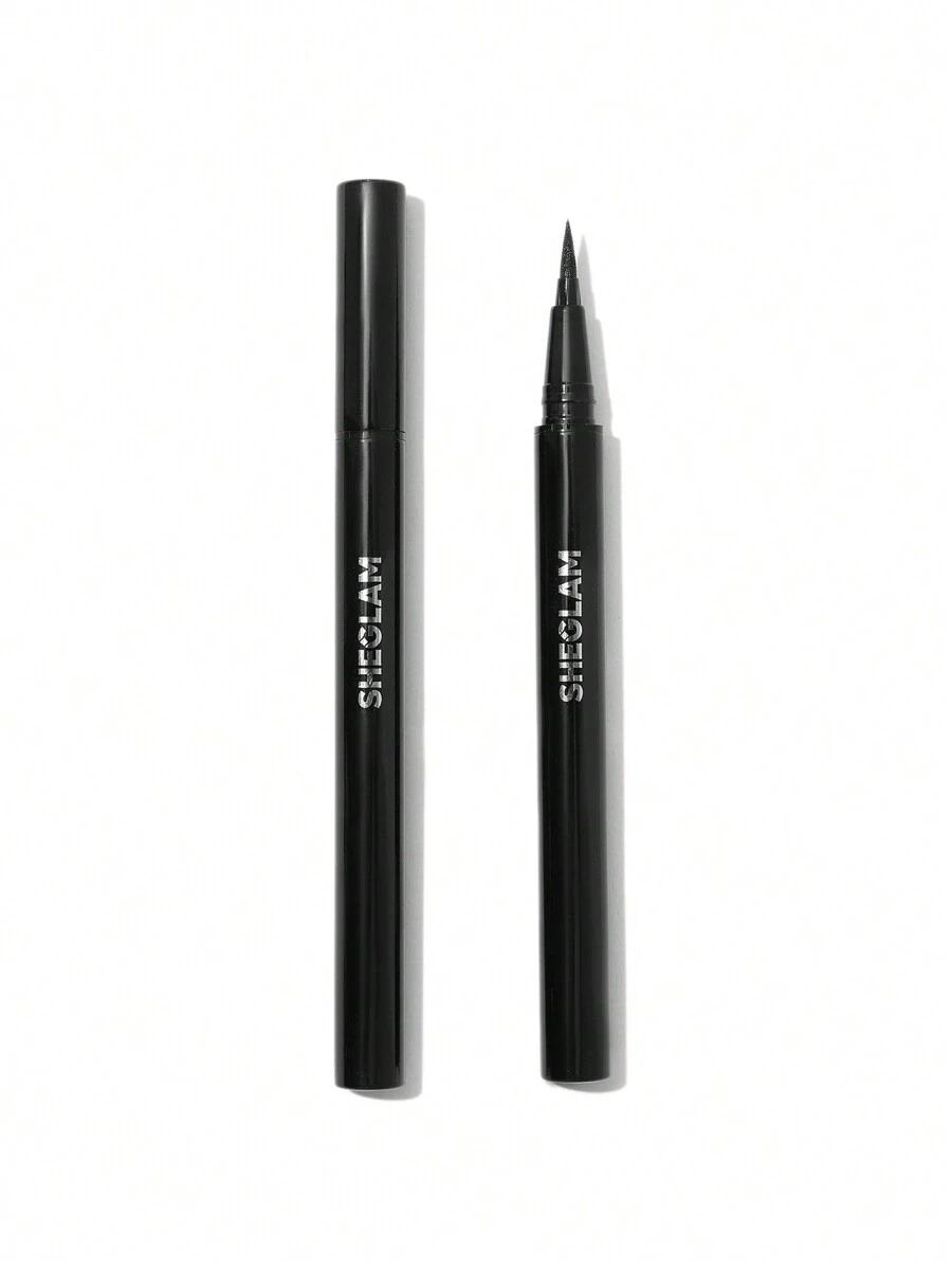 CZARNY EYELINER W PISAKU