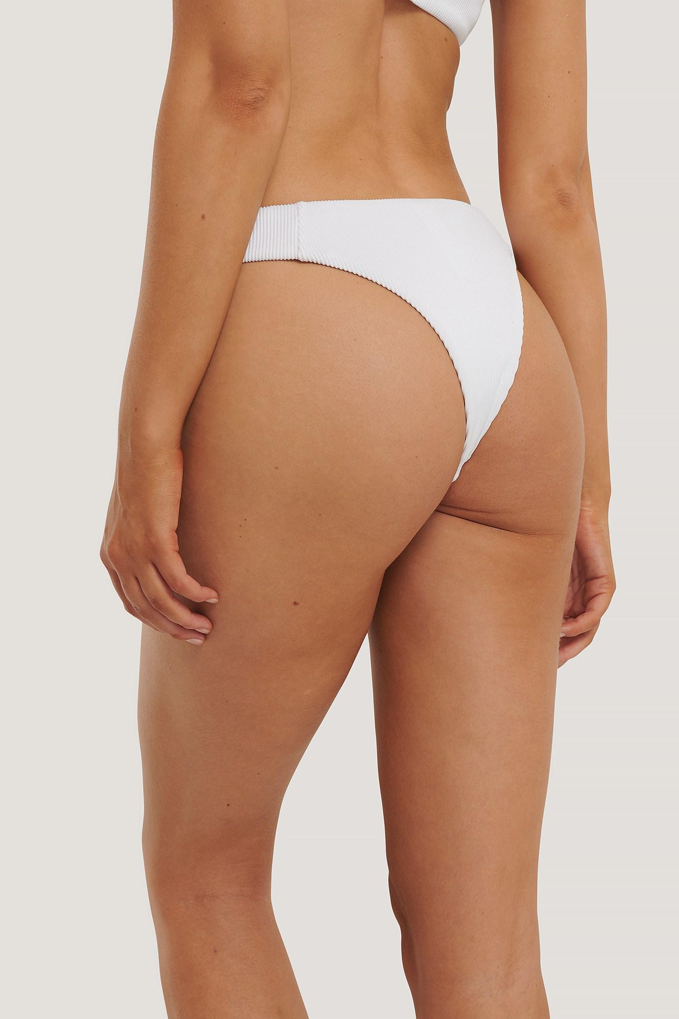 biały dół bikini prążki