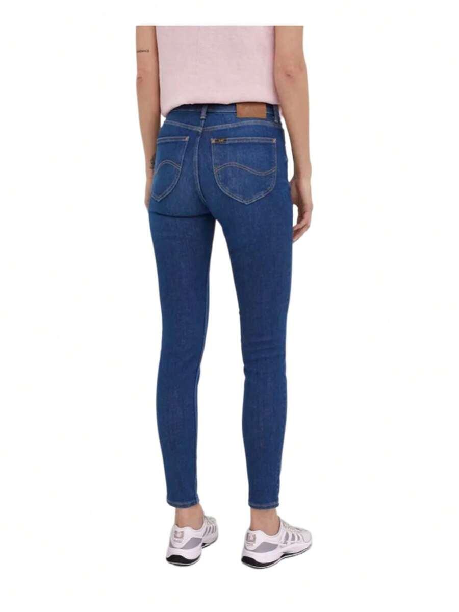 niebieskie spodnie jeans rurki