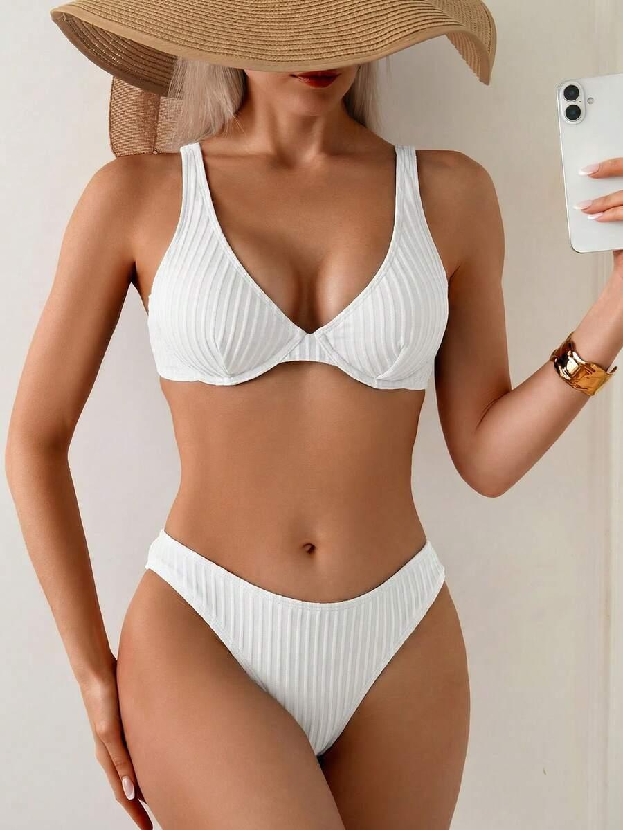 MINIMALISTYCZNY BARDZIEJ CODZIENNY WAKACJE POMPKI ZESTAW BIKINI