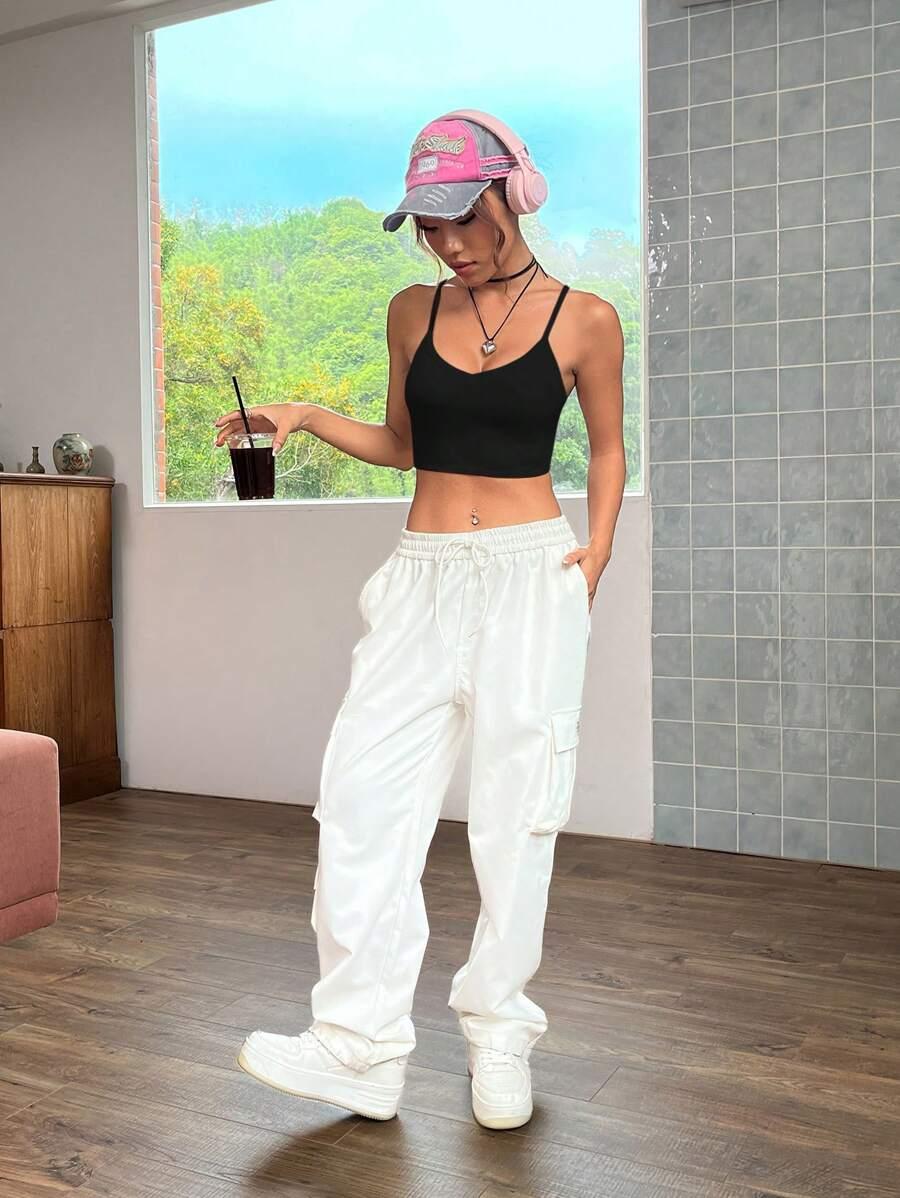 CZARNY CROP TOP NA RAMIĄCZKACH