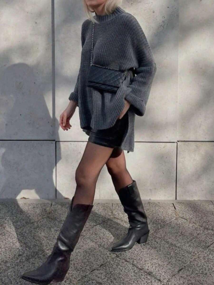SWETER Z DZIANINY W JEDNOLITYM KOLORZE Z ROZCIĘCIEM 