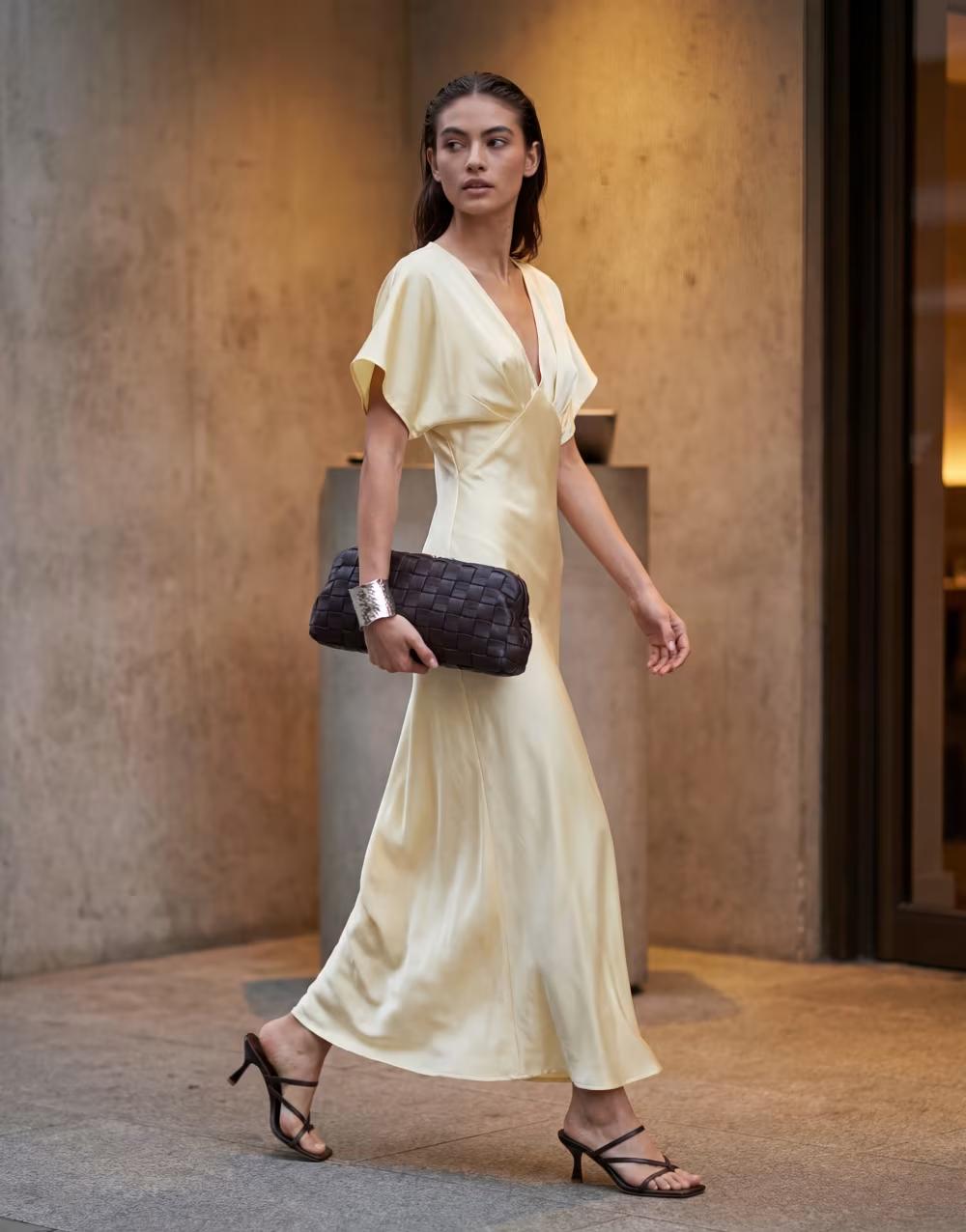 SATYNOWA MAXI SUKIENKA V-NECK