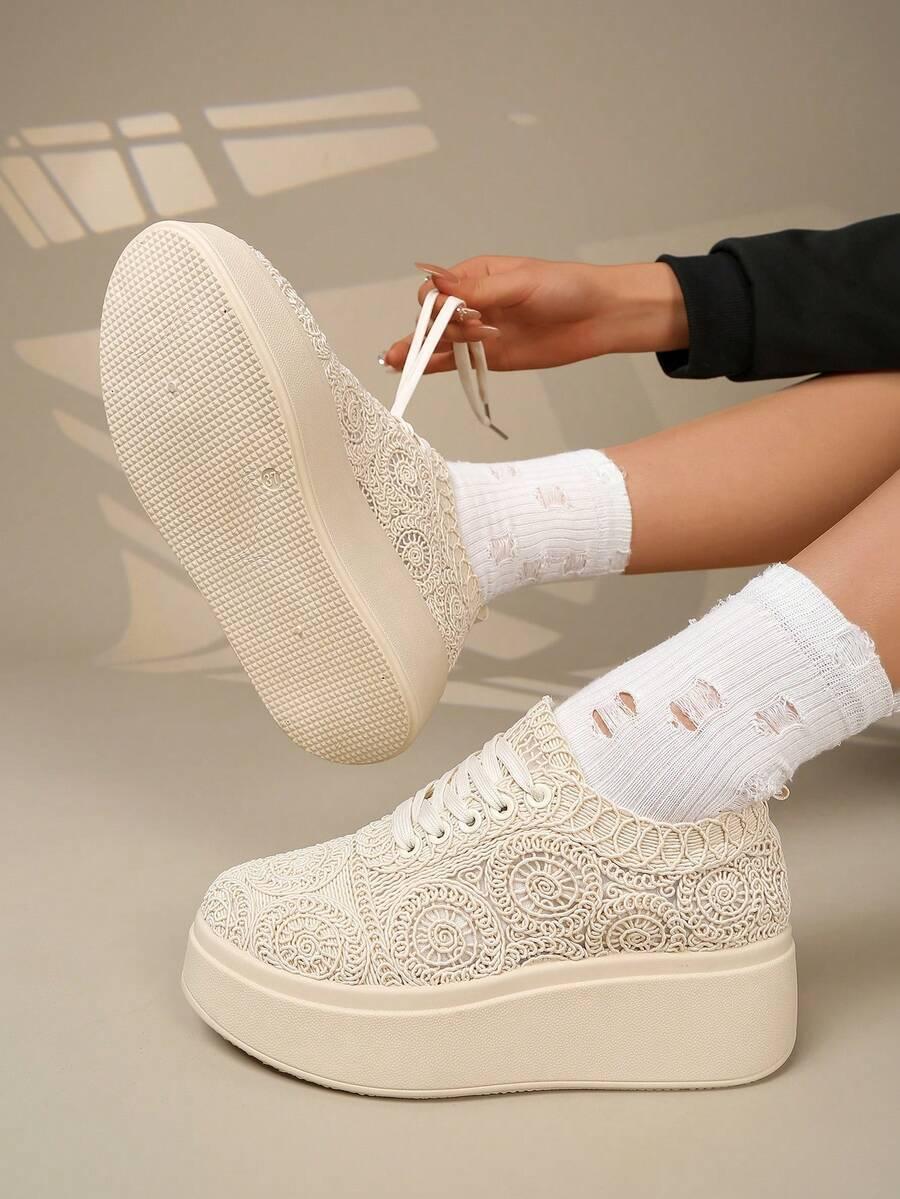 beżowe buty sportowe