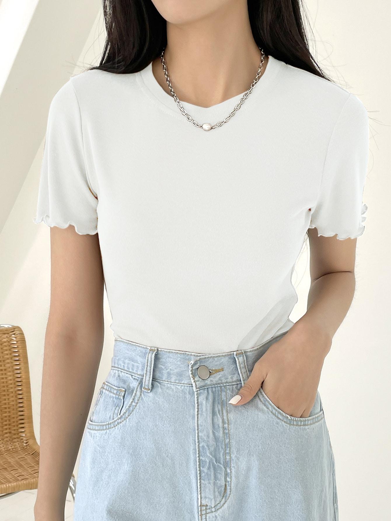 BIAŁY T-SHIRT OKRĄGŁY DEKOLT FALBANA