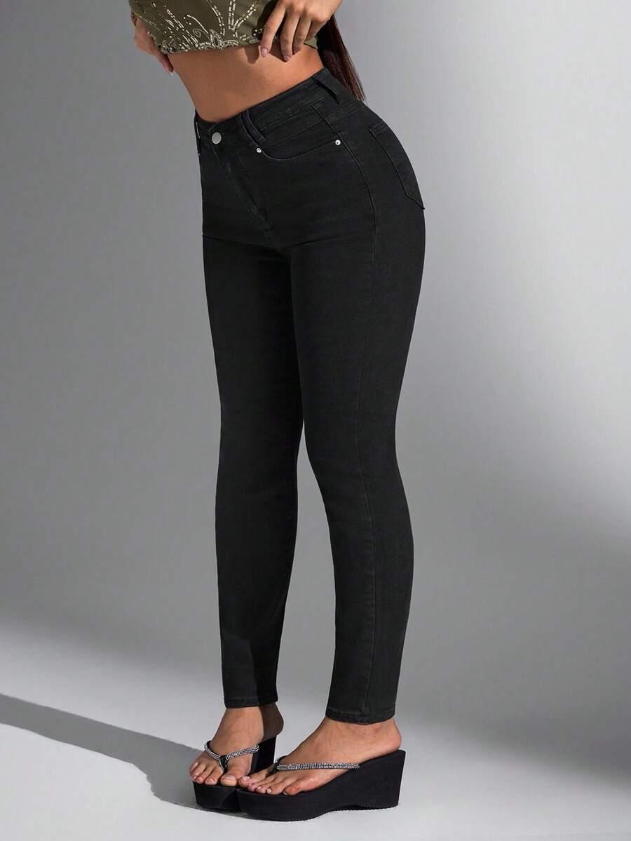 czarne spodnie jeans rurki
