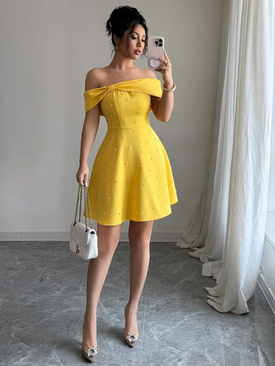 KOKTAJLOWA SUKIENKA Z ODKRYTYMI RAMIONAMI