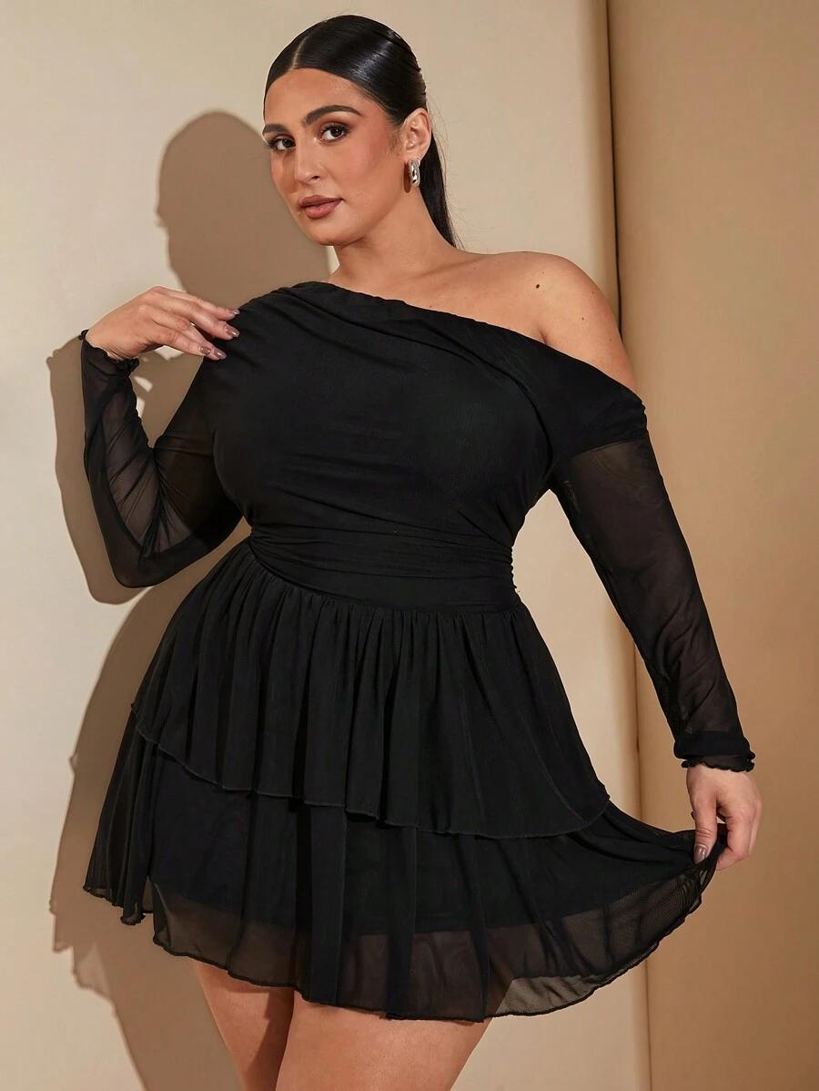 CZARNA MINI SUKIENKA 