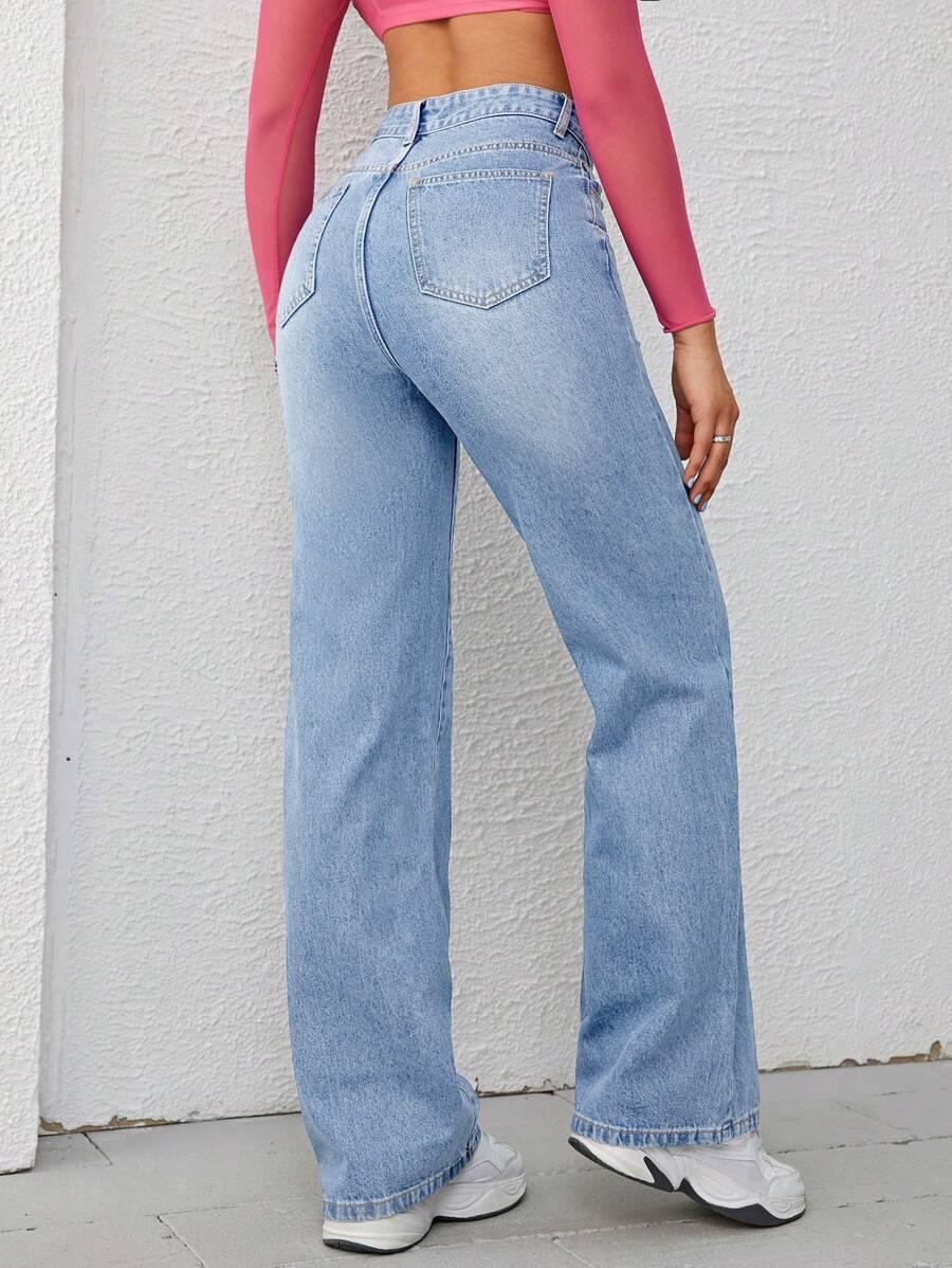niebieskie spodnie jeansowe