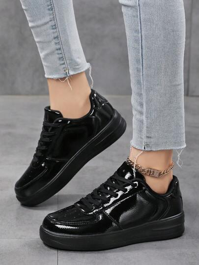 czarne buty sportowe