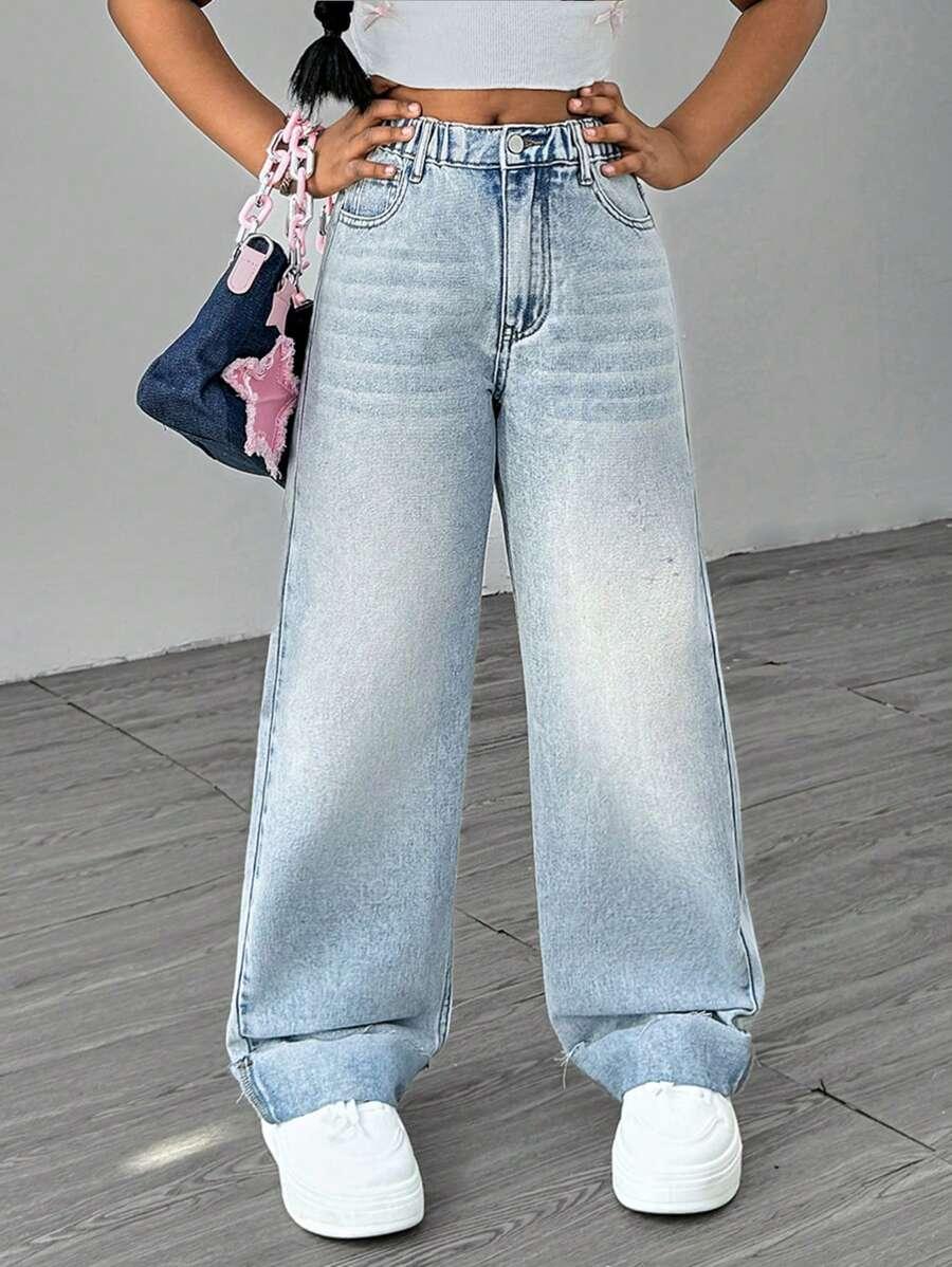 niebieskie spodnie jeans