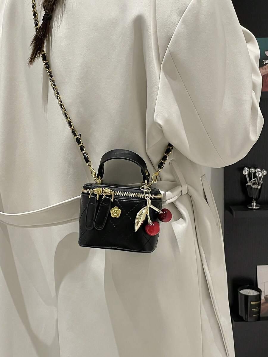 czarna mini torebka