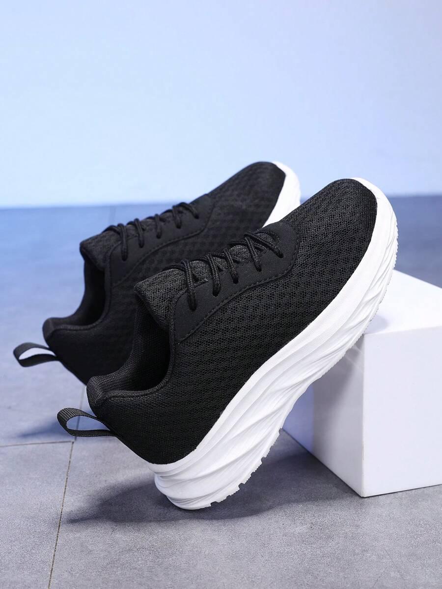 czarne buty sportowe