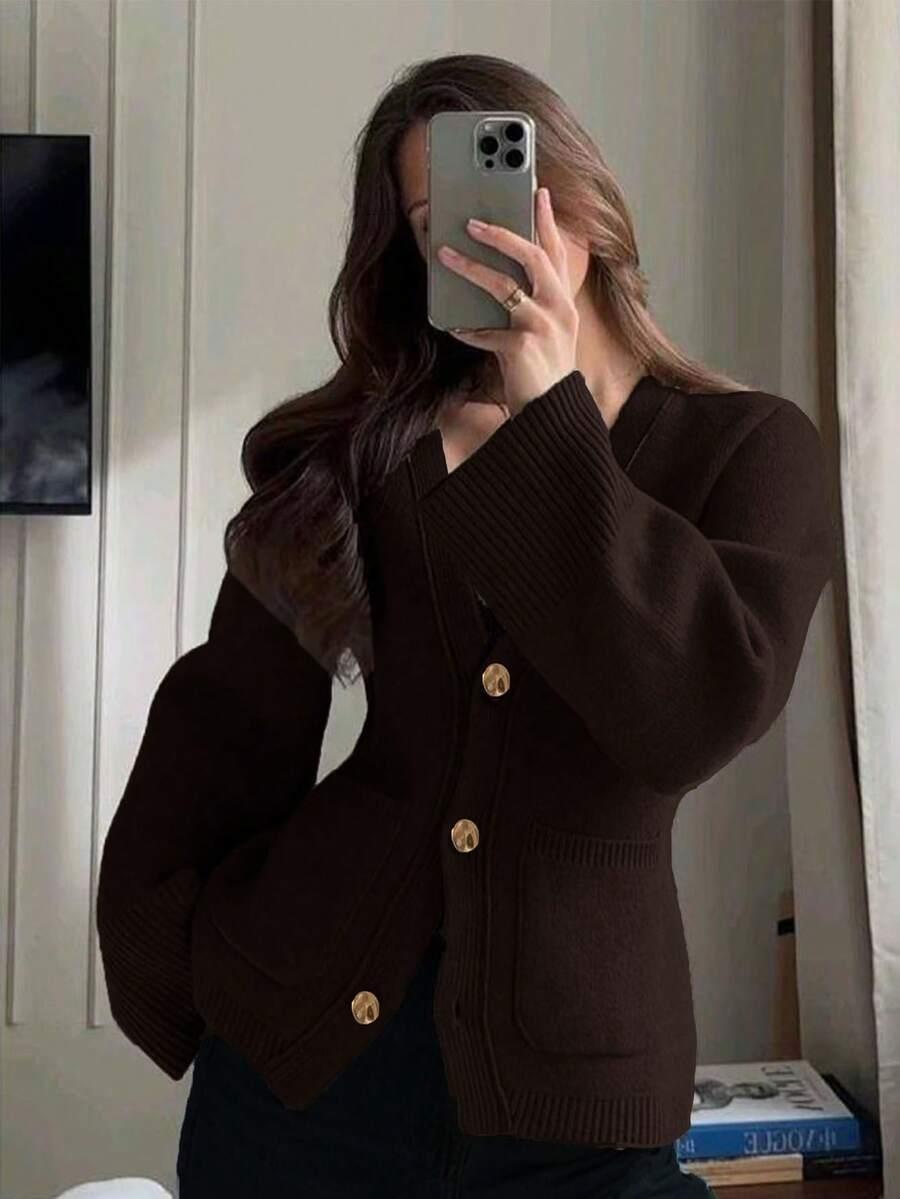 brązowy sweter guziki