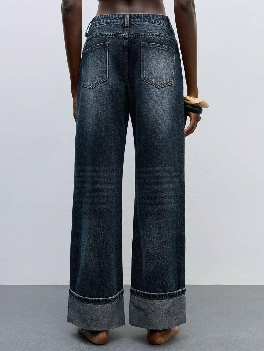 granatowe spodnie jeans