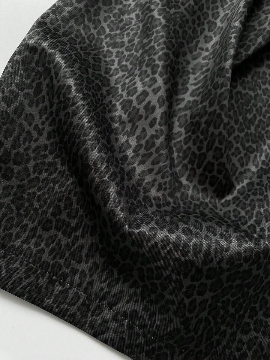 czarne spodnie animal print