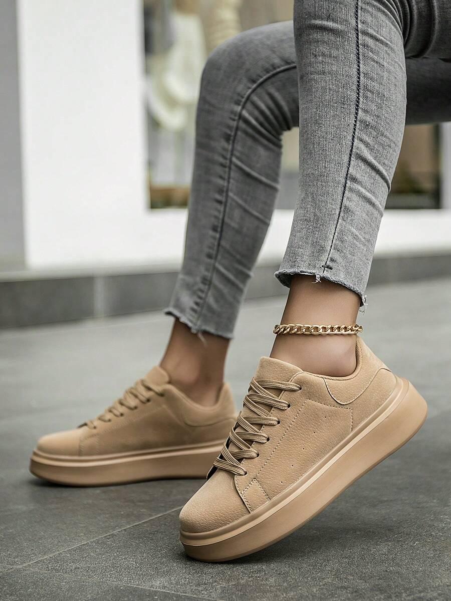 beżowe buty sportowe