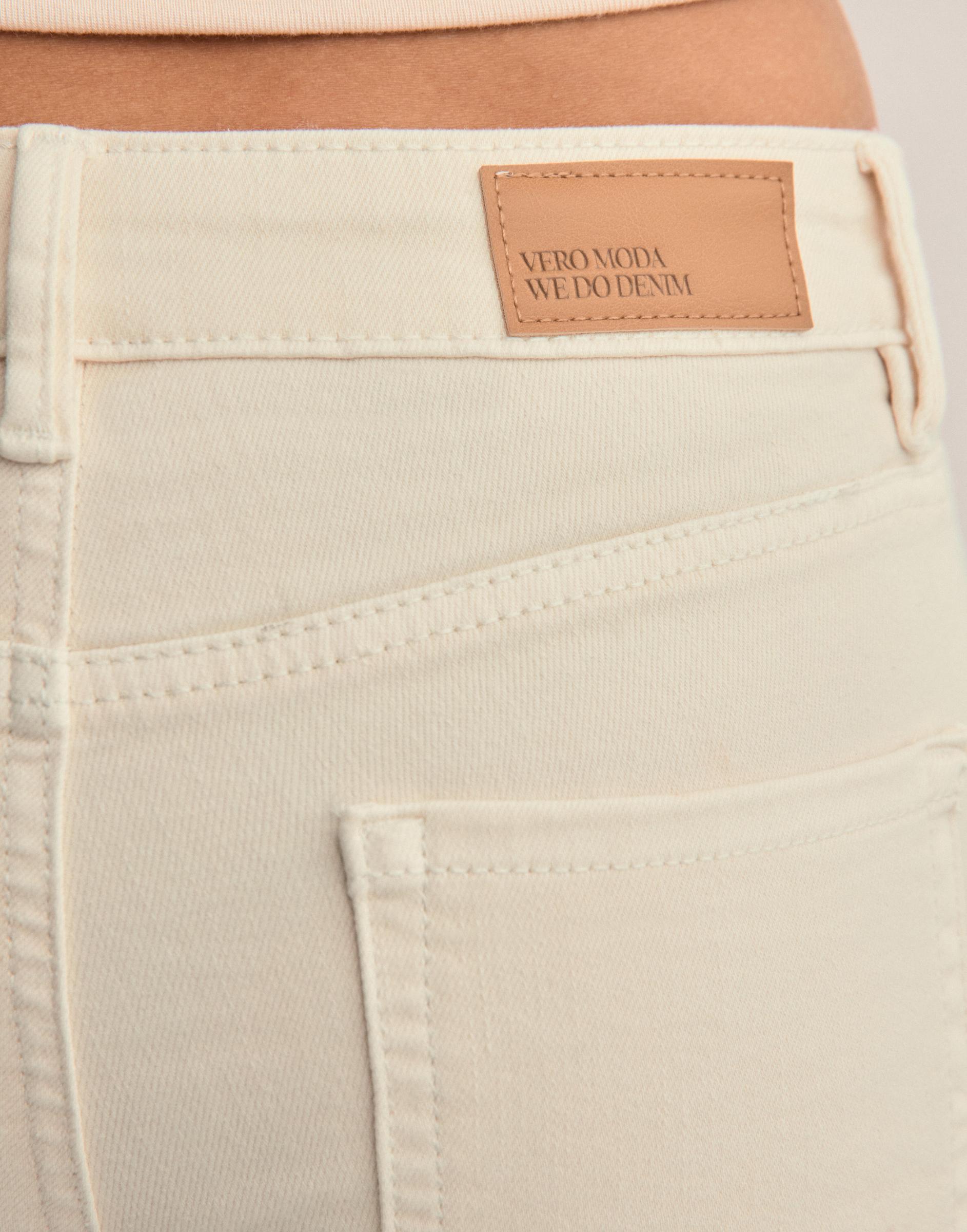 kremowe spodnie jeans dzwony