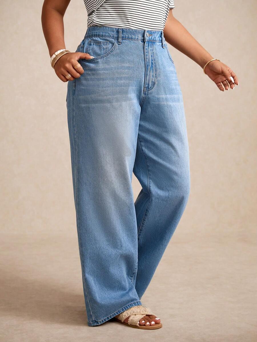 niebieskie spodnie jeans