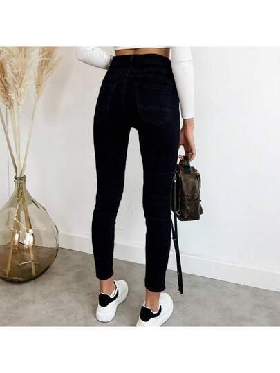 czarne spodnie jeans