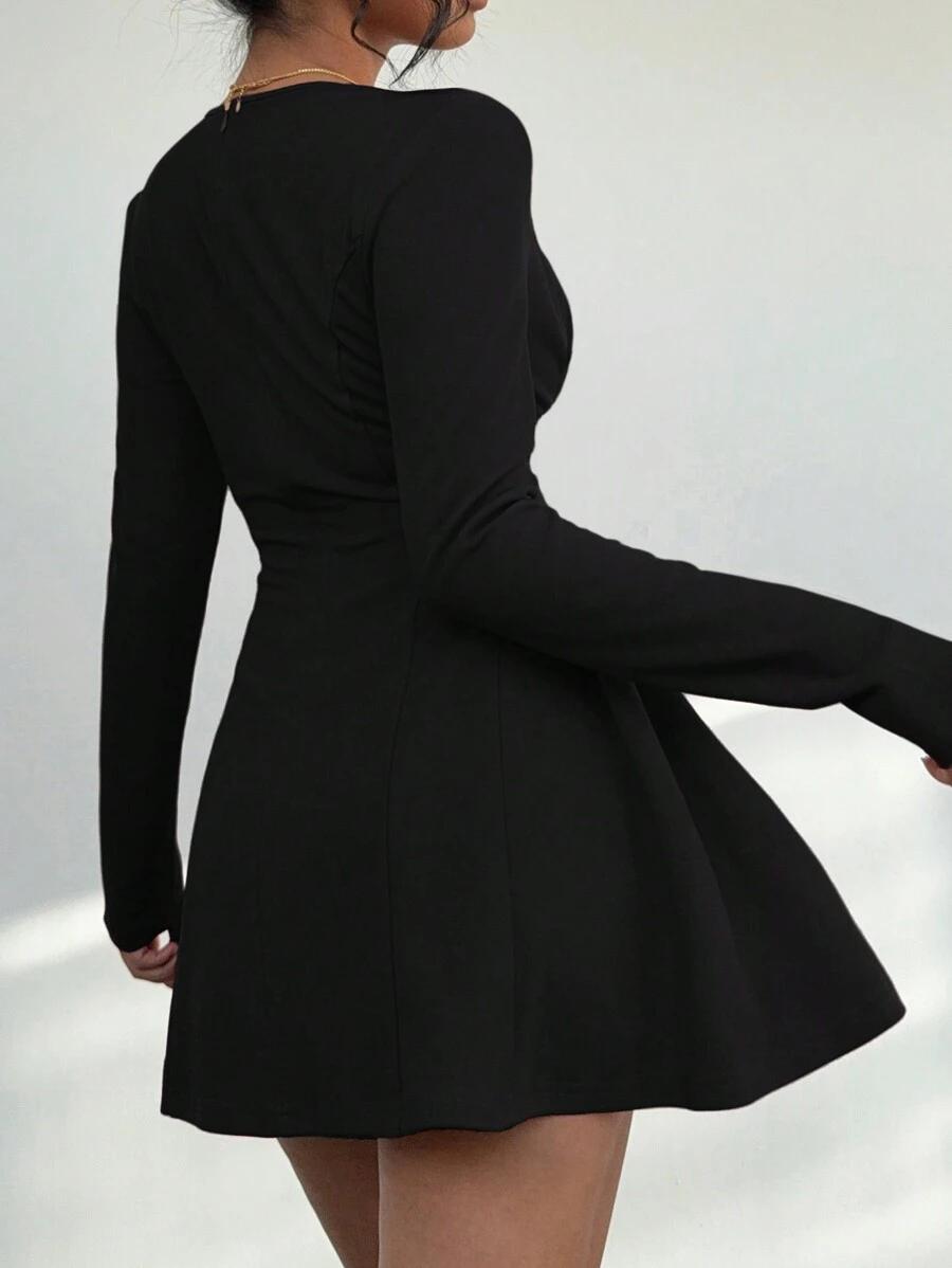 CZARNA MINI SUKIENKA 
