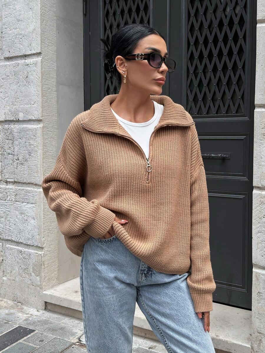 brązowy sweter golf