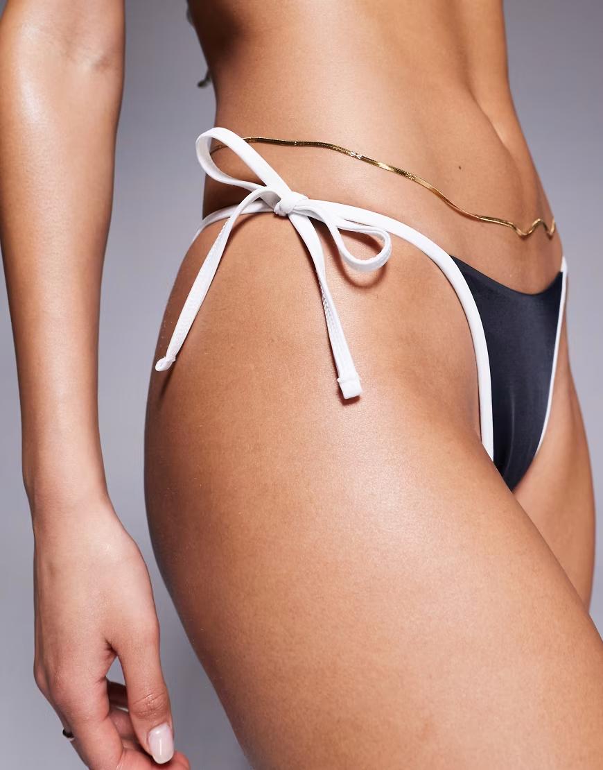 CZARNY DÓŁ OD BIKINI kontrast