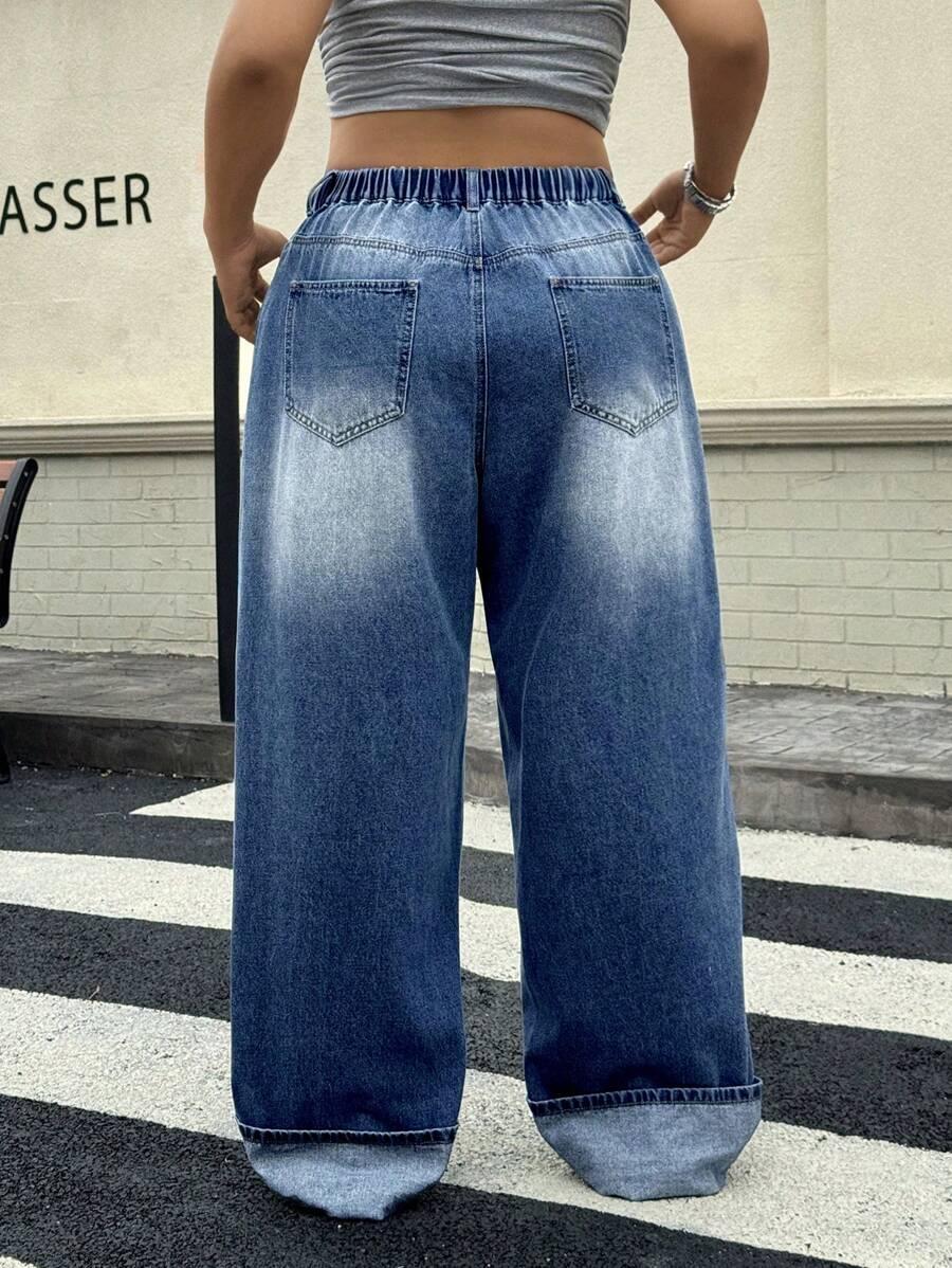 niebieskie spodnie jeans