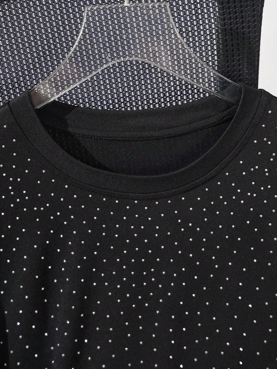 CZARNY T-SHIRT ZDOBIENIA 
