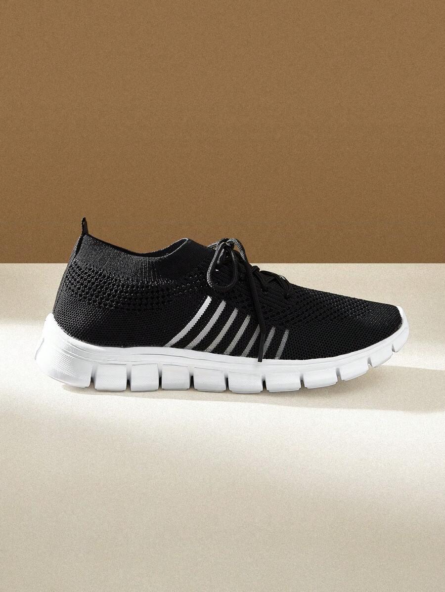 czarne buty sportowe