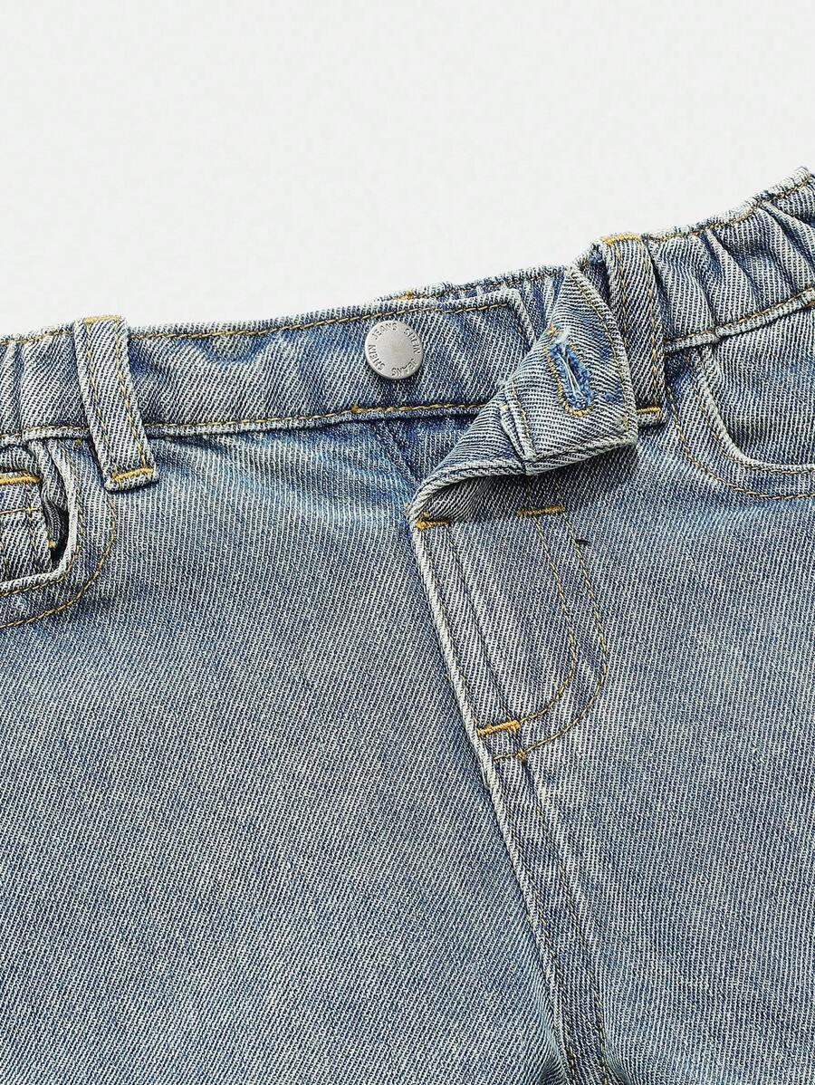 niebieskie spodnie jeans 