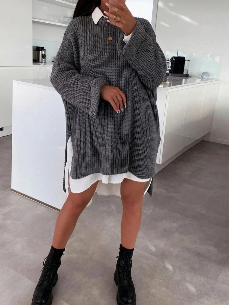 SWETER Z DZIANINY W JEDNOLITYM KOLORZE Z ROZCIĘCIEM 