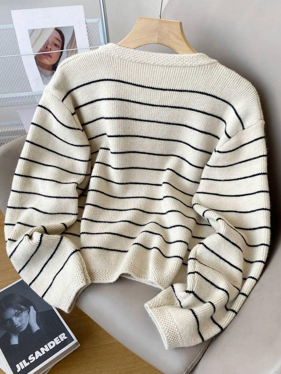 sweter w paski guziki