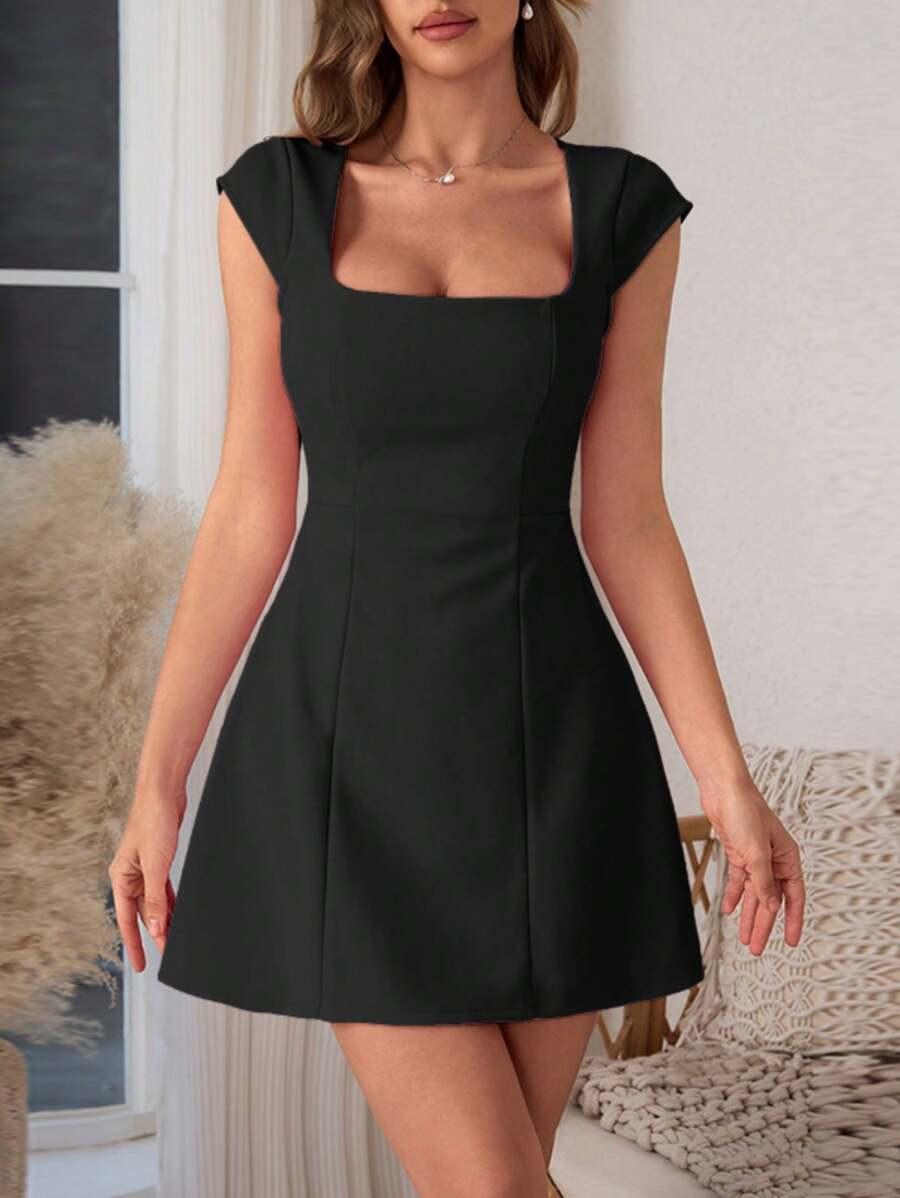 CZARNA MINI SUKIENKA