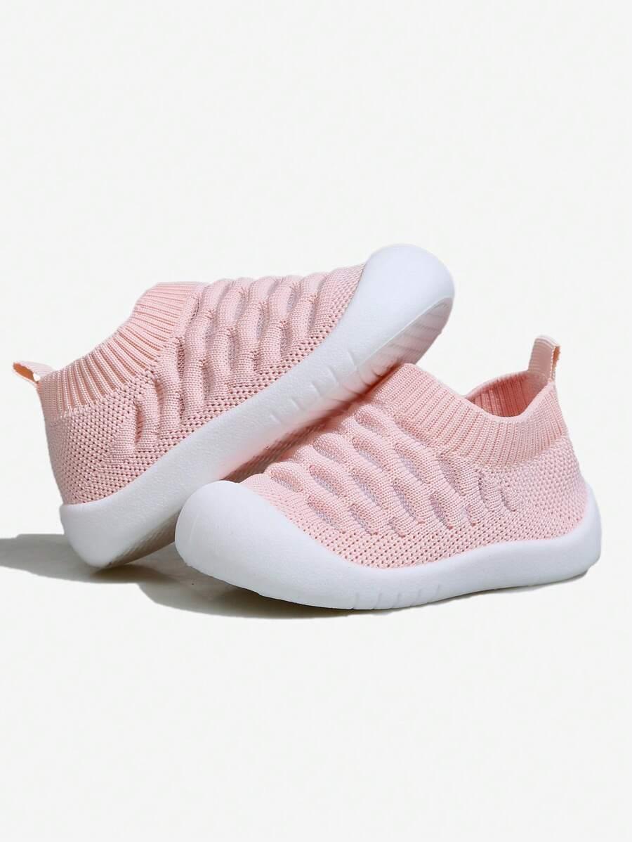 różowe buty dla niemowląt 