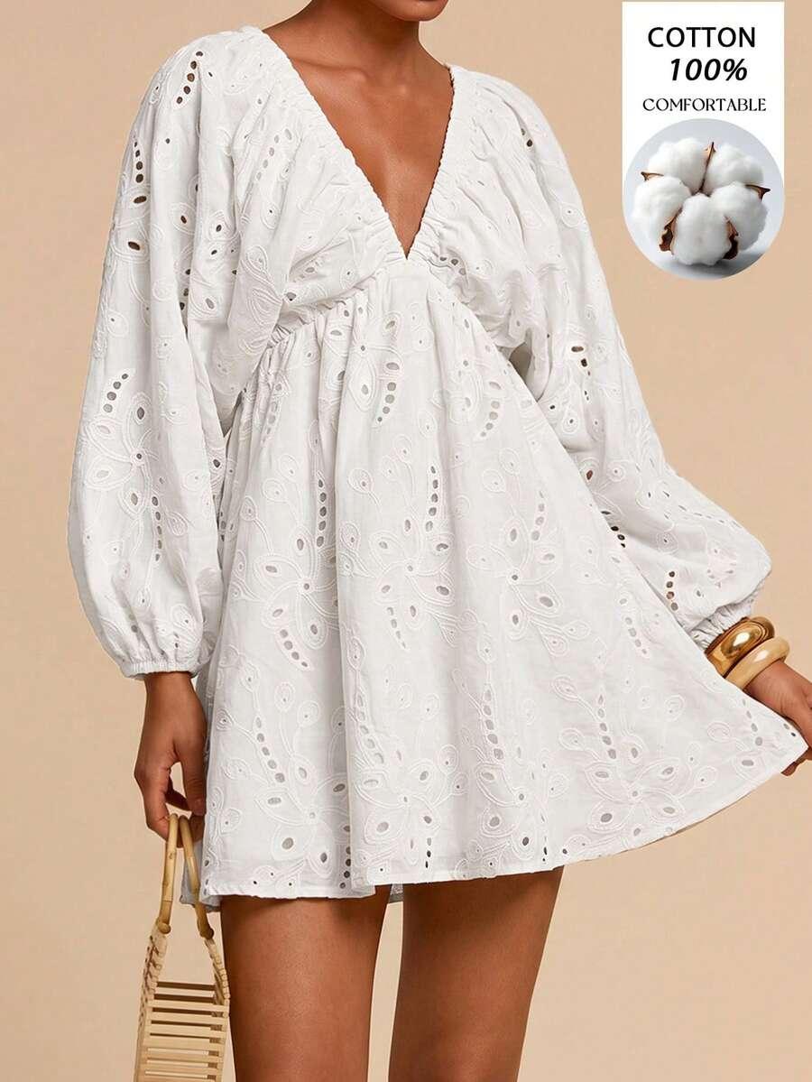 biała mini sukienka z długim rękawem v-neck