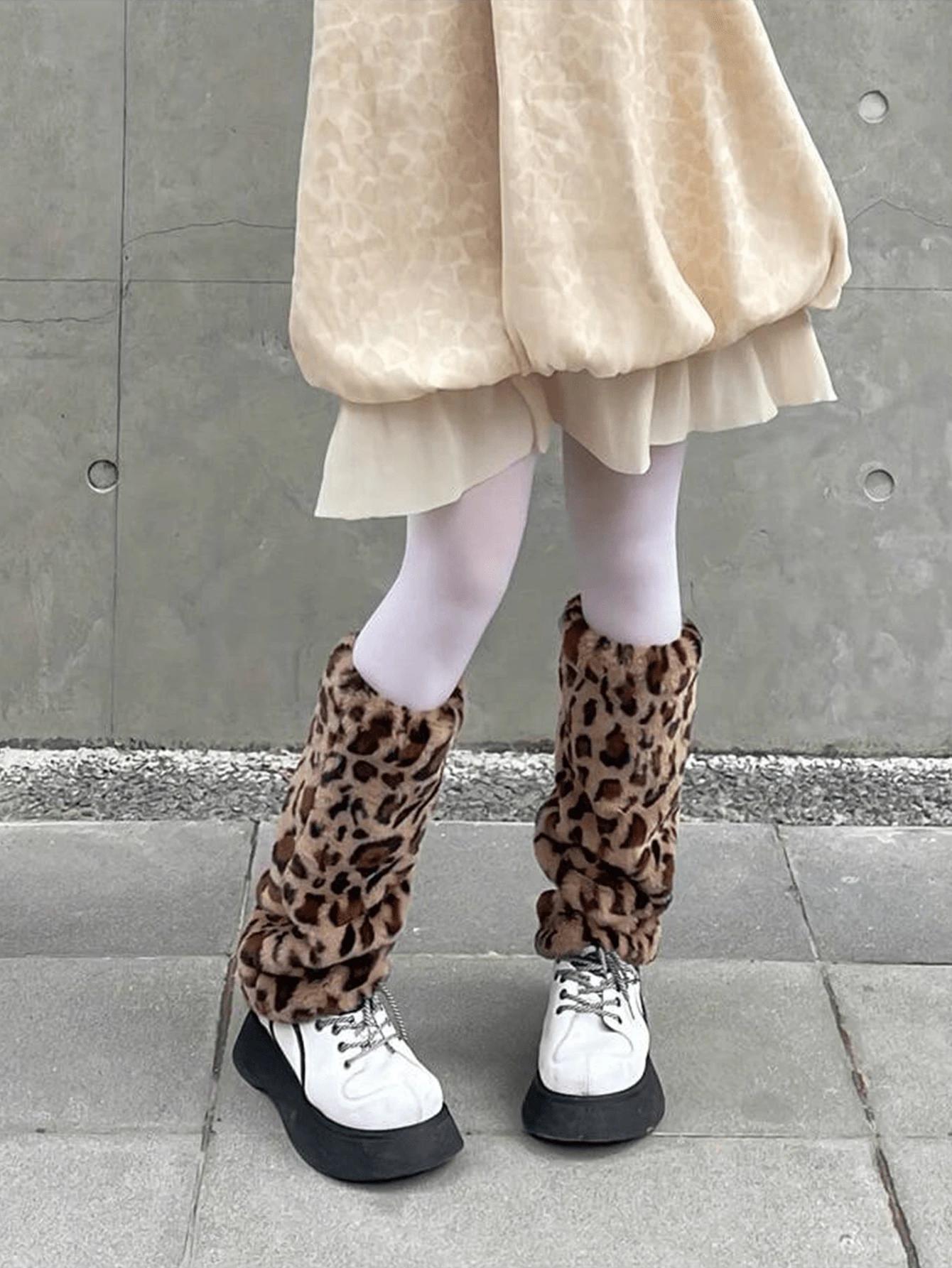 OCIEPLACZE NA NOGI animal print