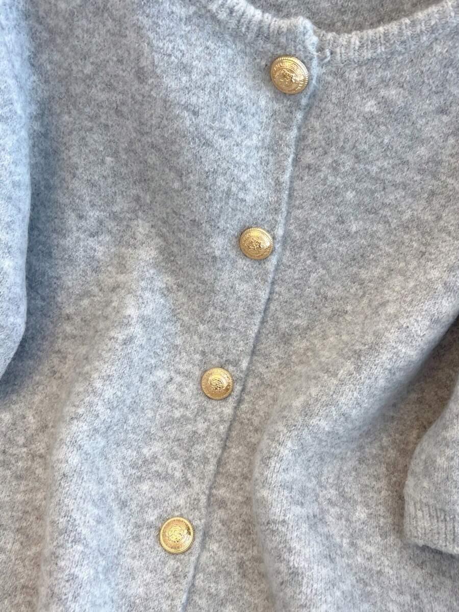 SWETER Z KRÓTKIM RĘKAWEM GUZIKI