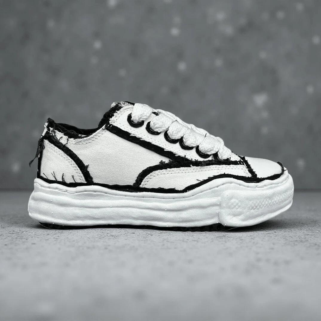 SZNUROWANE BUTY SPORTOWE