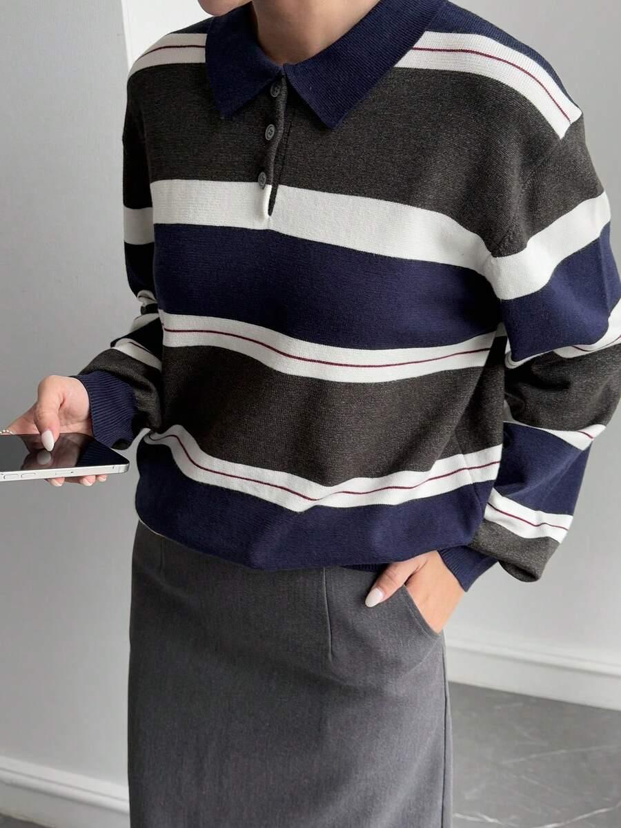 sweter wzór paski kołnierzyk 