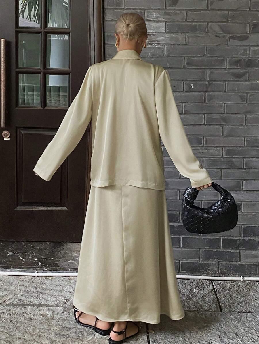 żółta satynowa marynarka