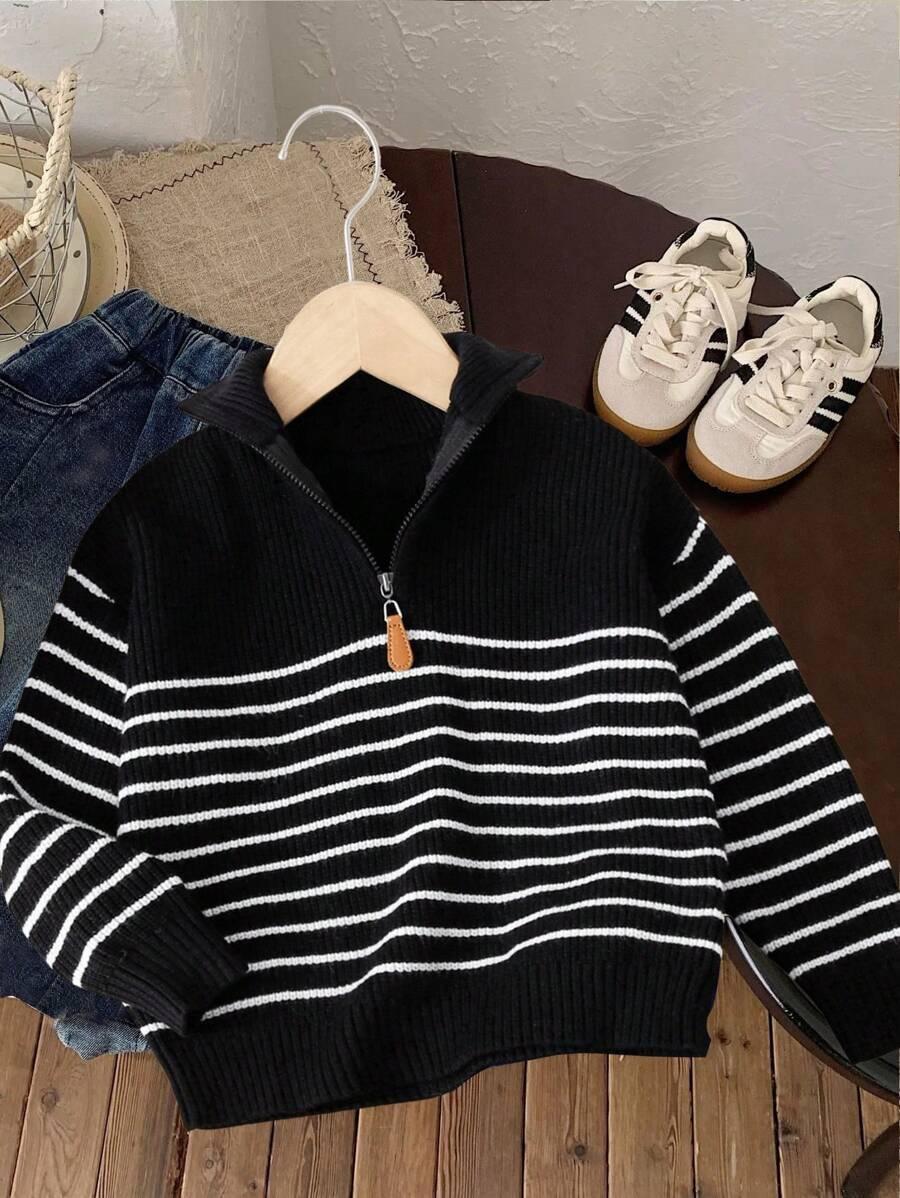 czarny sweter paski