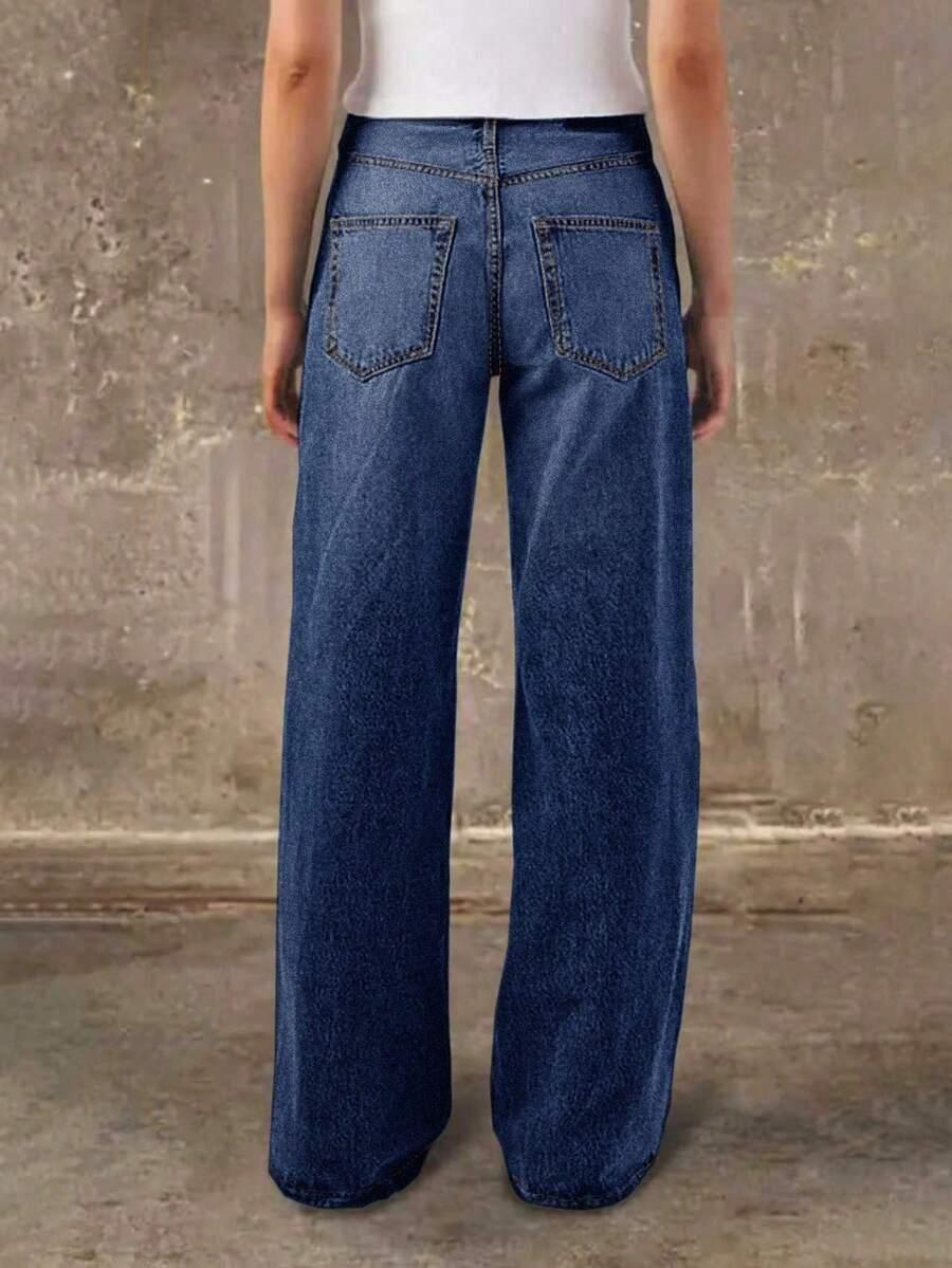 niebieskie spodnie jeans