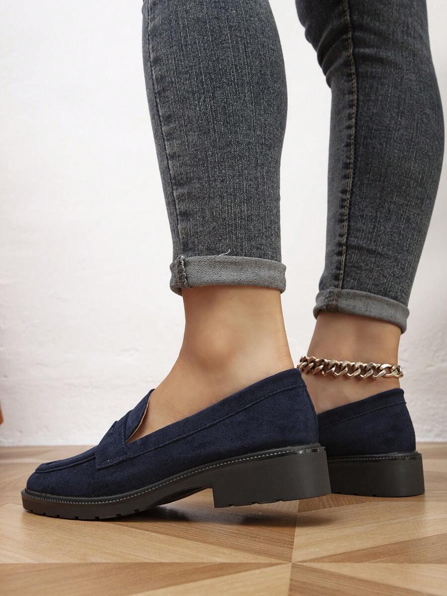 granatowe mokasyny casual
