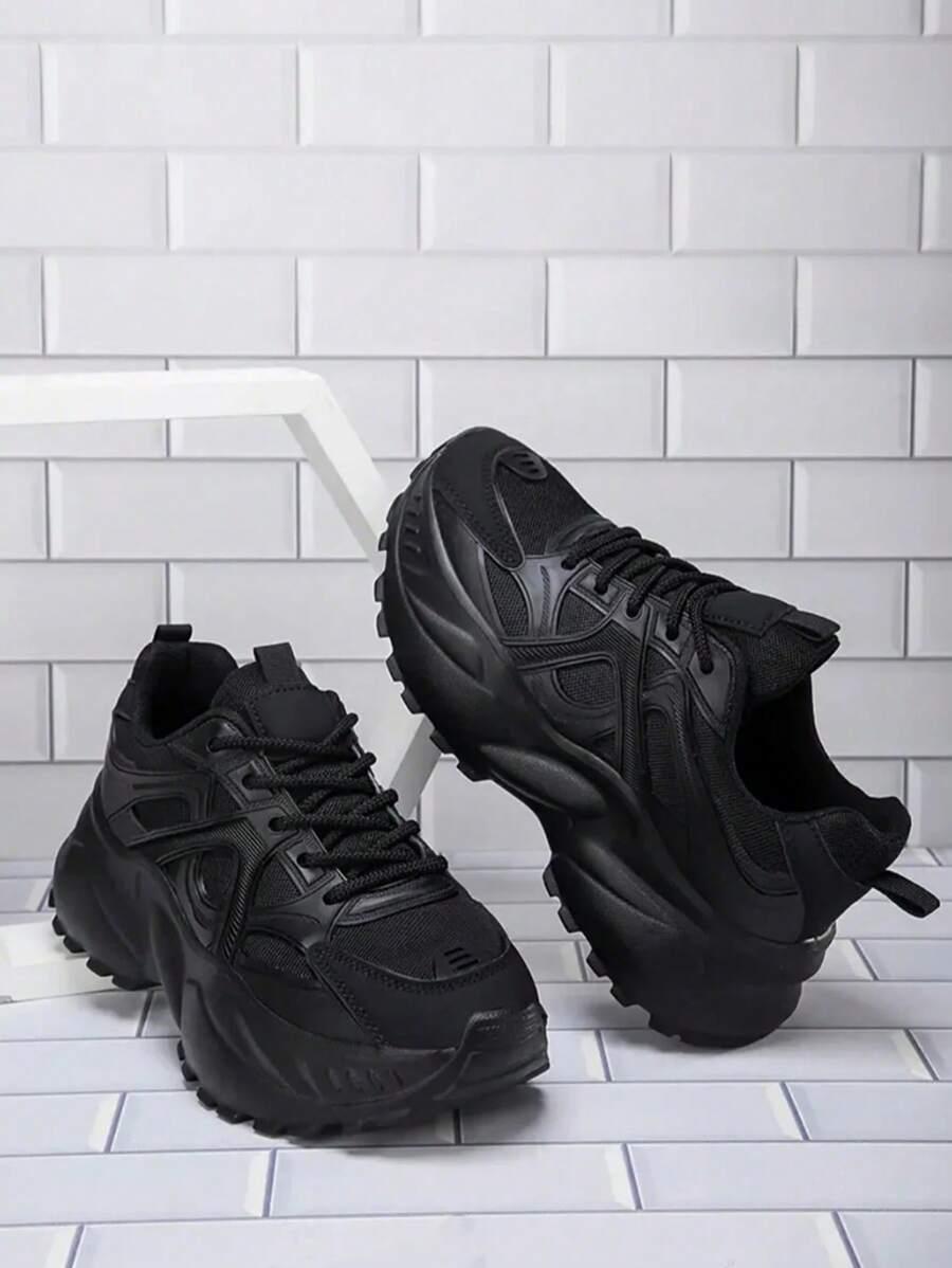 czarne sznurowane buty sportowe