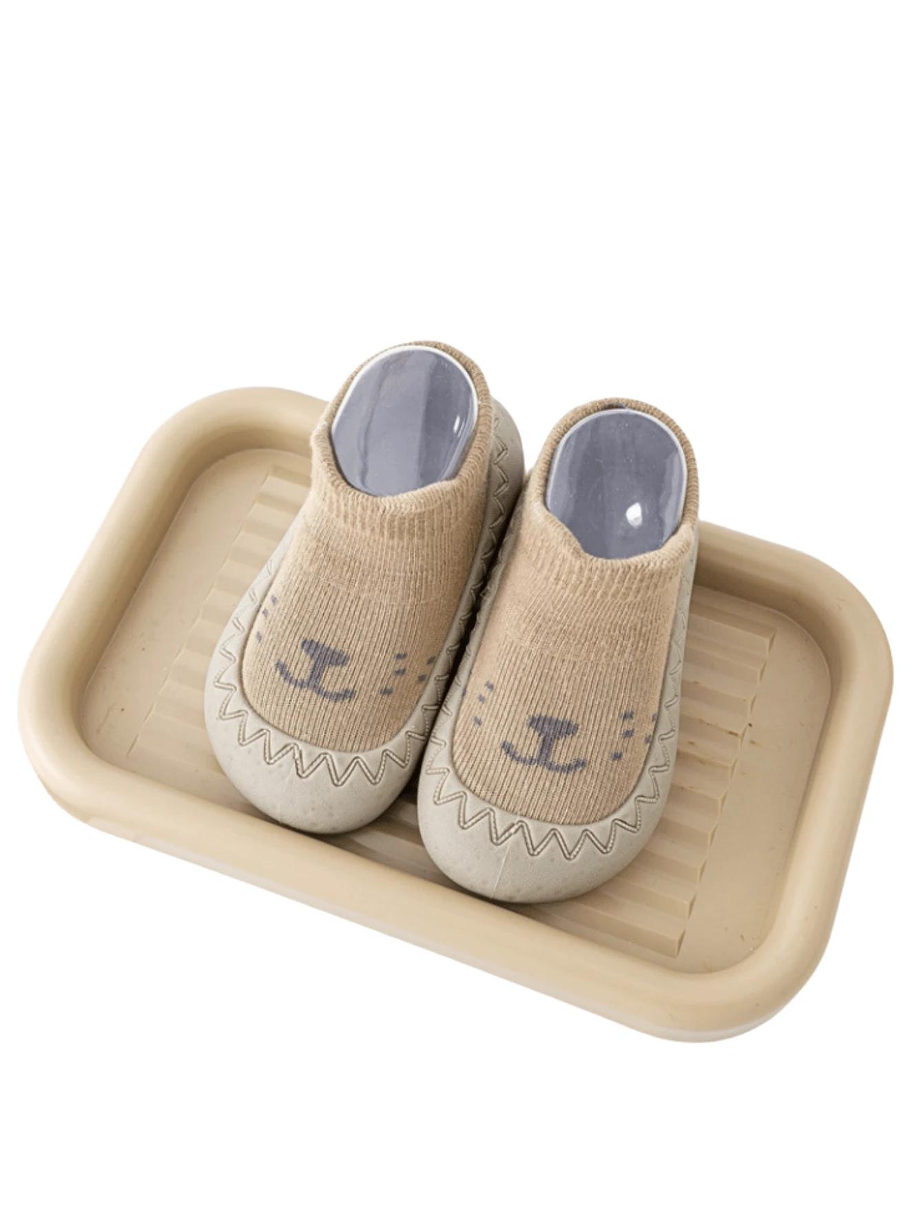 beżowe buty wzór